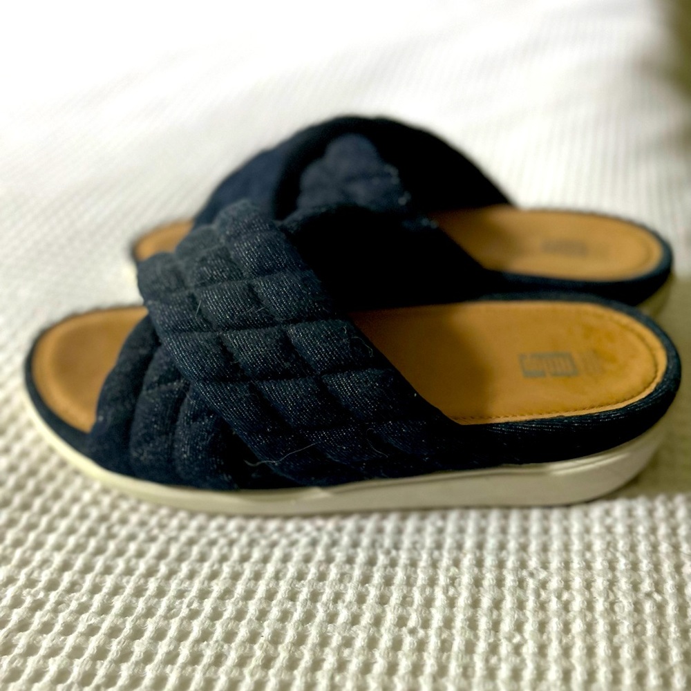 Barely worn Fitflop Blue sandals, super comfy and great for summer!